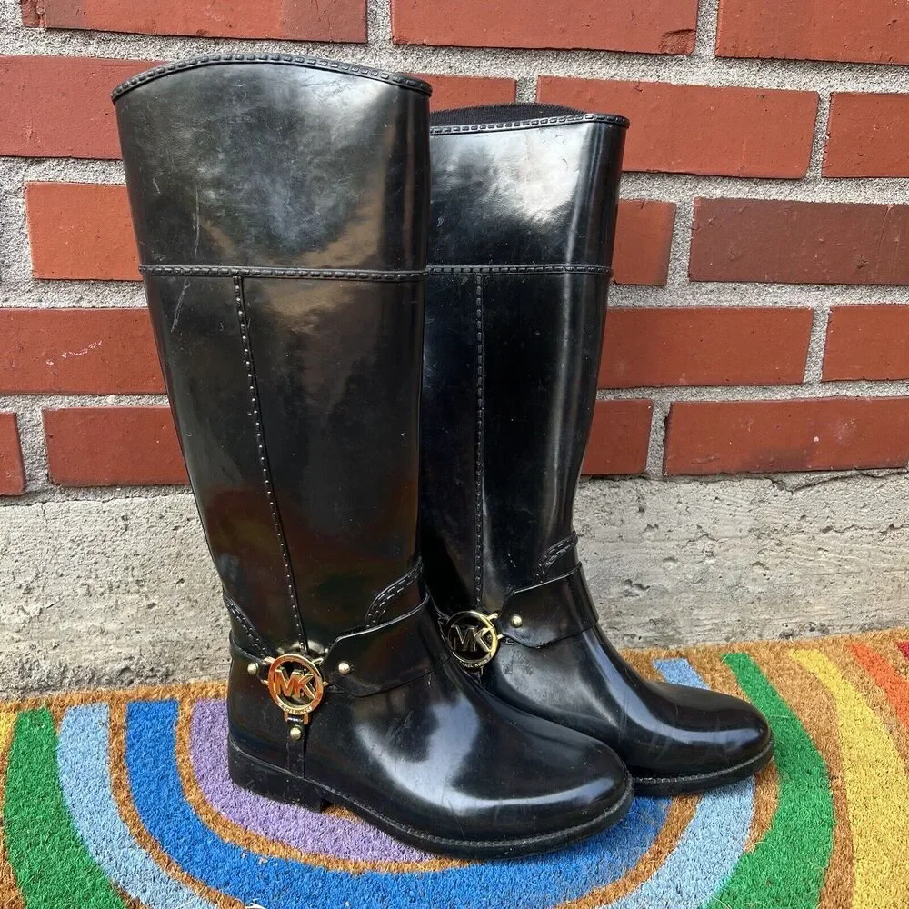 Michael Kors Fulton Harness Tall Rain Boots Womens Size 6 Black Gold Logo Gloss - Picture 2 of 11
